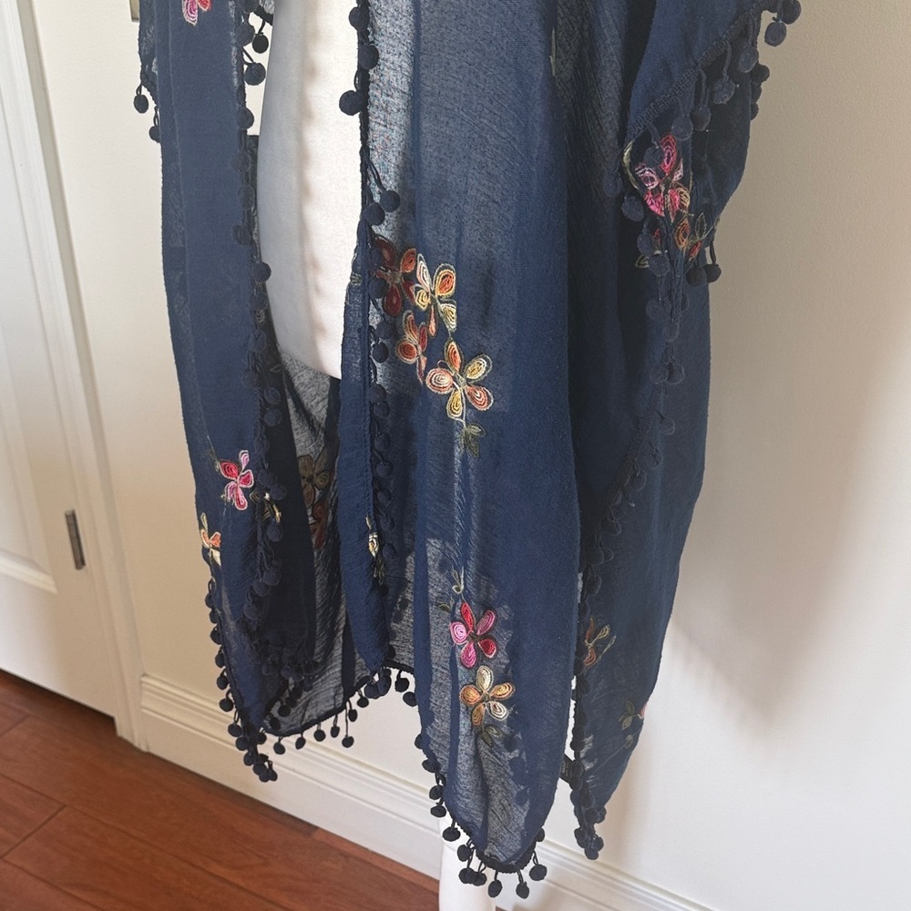 Do Everything In Love Floral Embroidered Kimono/Beach Cover Up Pom Pom Trim O/S - Picture 3 of 7